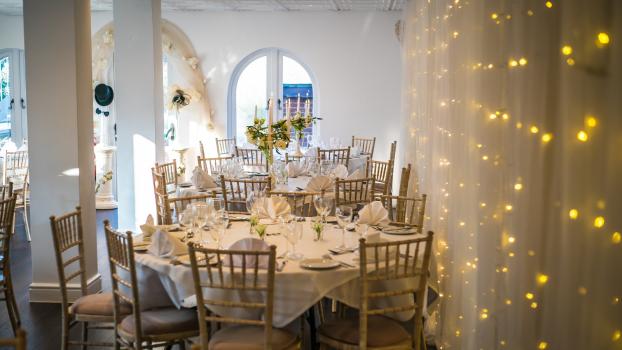 - Gray Manor Hotel