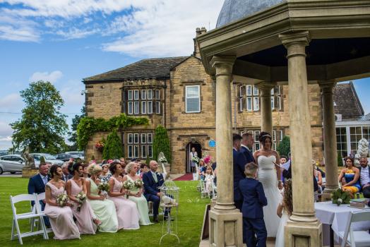 - Rogerthorpe Manor Hotel