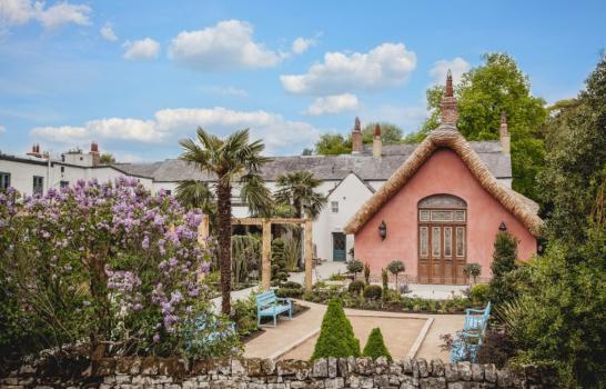 - Le Petit Chateau
