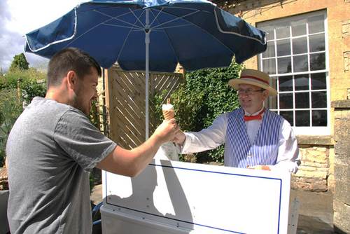 5 Questions to Ask the Ice Cream Vendor before Your Wedding Day 2